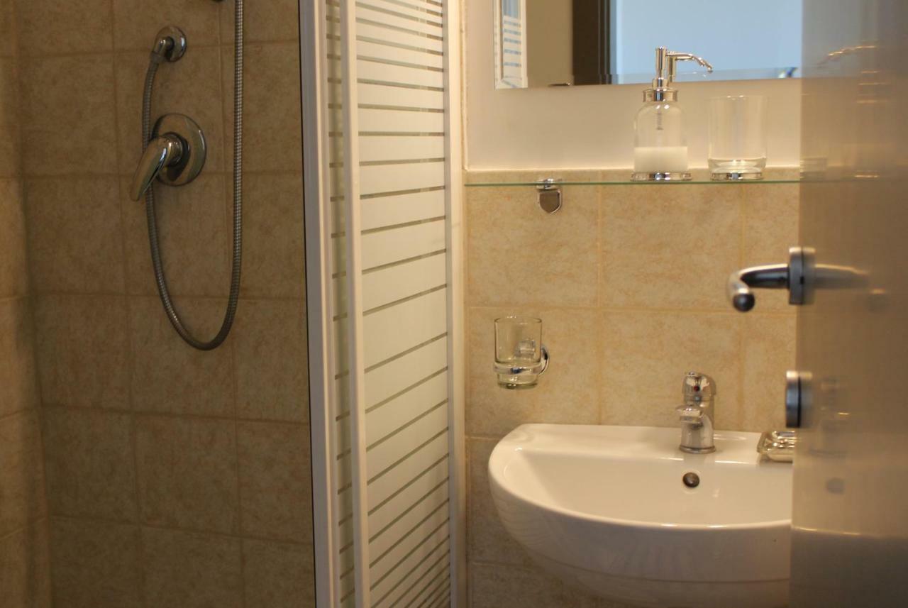 Sulmare Alba Adriatica Bed & Breakfast ภายนอก รูปภาพ