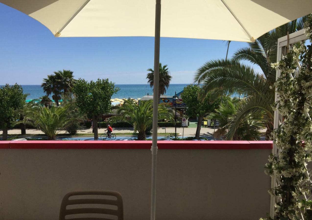 Sulmare Alba Adriatica Bed & Breakfast ภายนอก รูปภาพ