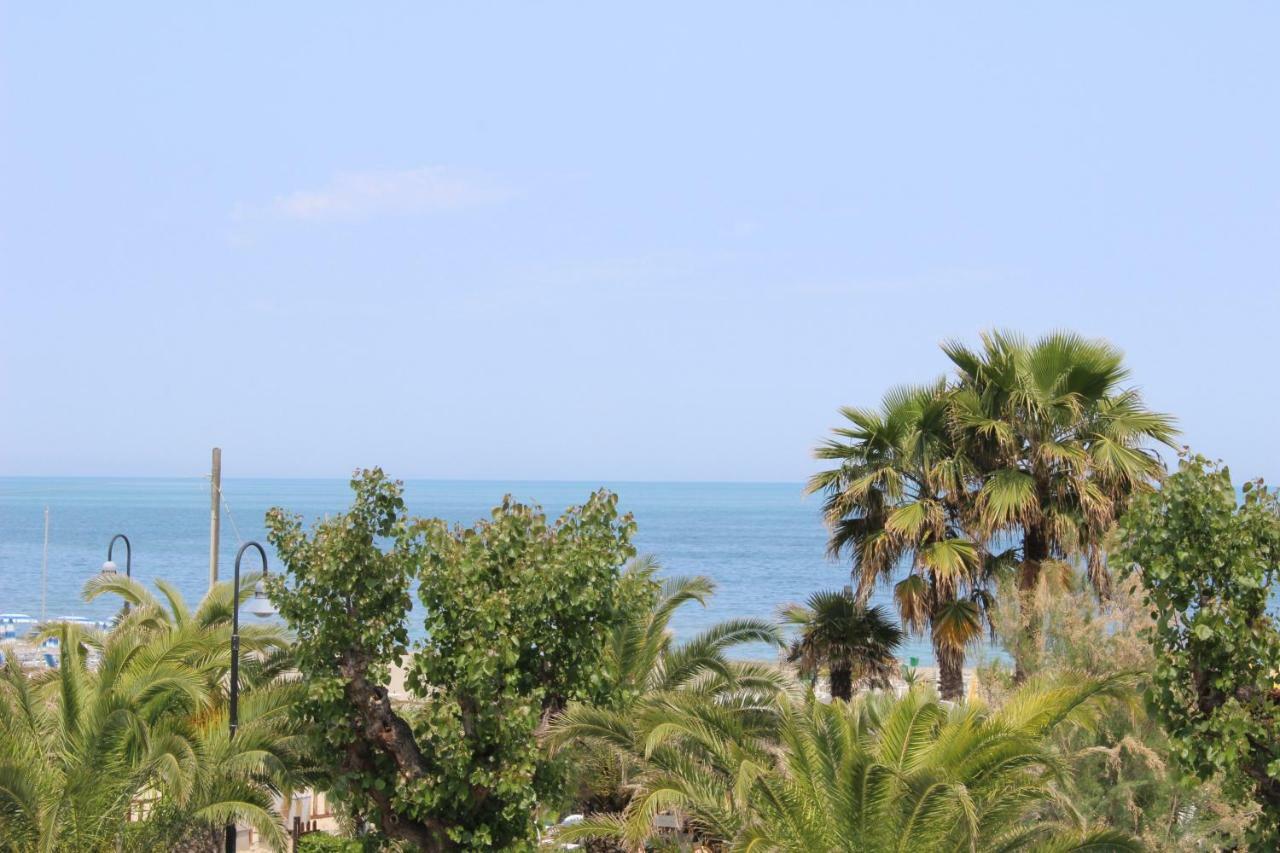 Sulmare Alba Adriatica Bed & Breakfast ภายนอก รูปภาพ