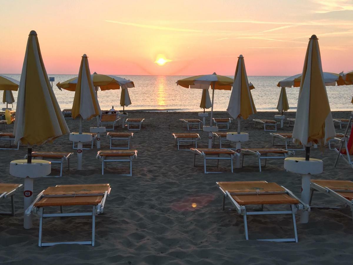 Sulmare Alba Adriatica Bed & Breakfast ภายนอก รูปภาพ
