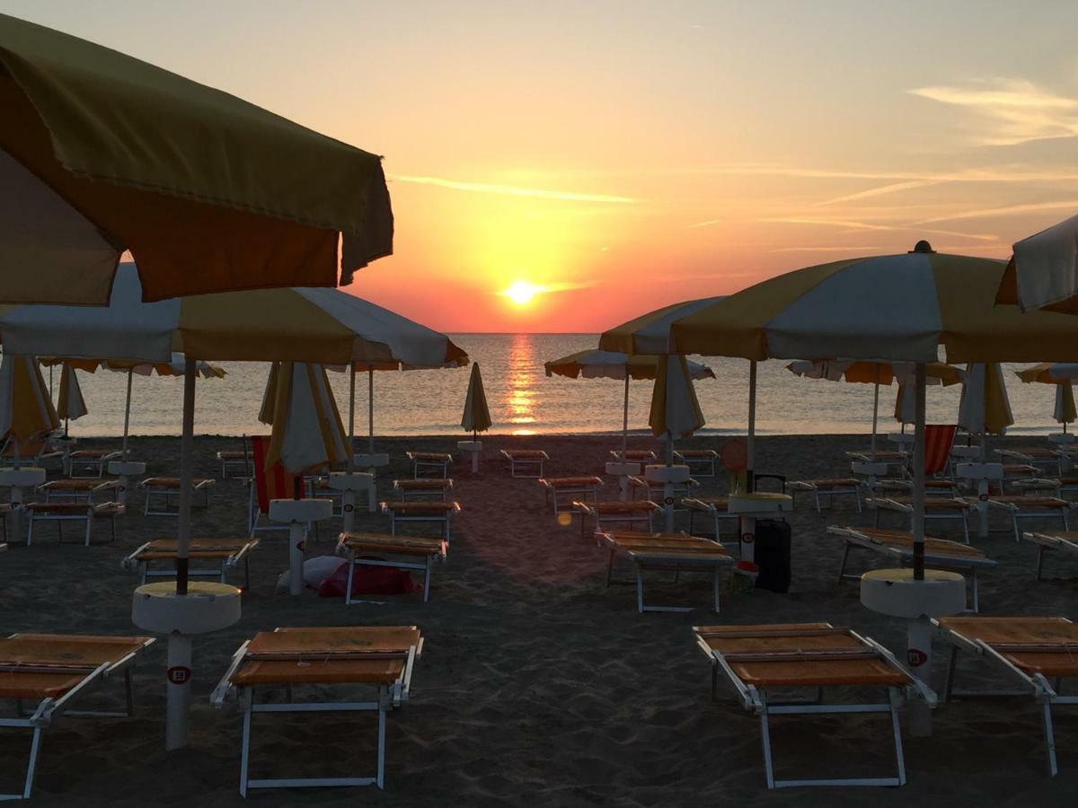 Sulmare Alba Adriatica Bed & Breakfast ภายนอก รูปภาพ