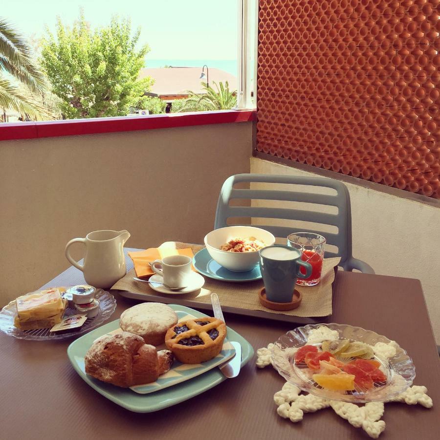 Sulmare Alba Adriatica Bed & Breakfast ภายนอก รูปภาพ